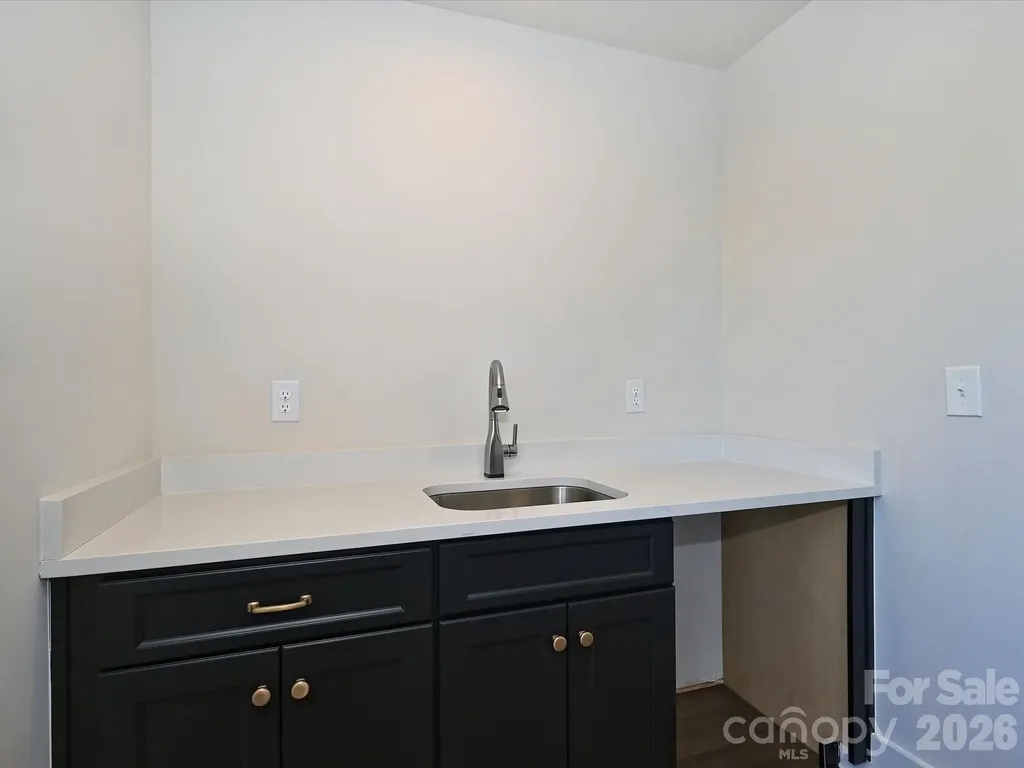 2428 Runnymede Lane Charlotte NC 28209