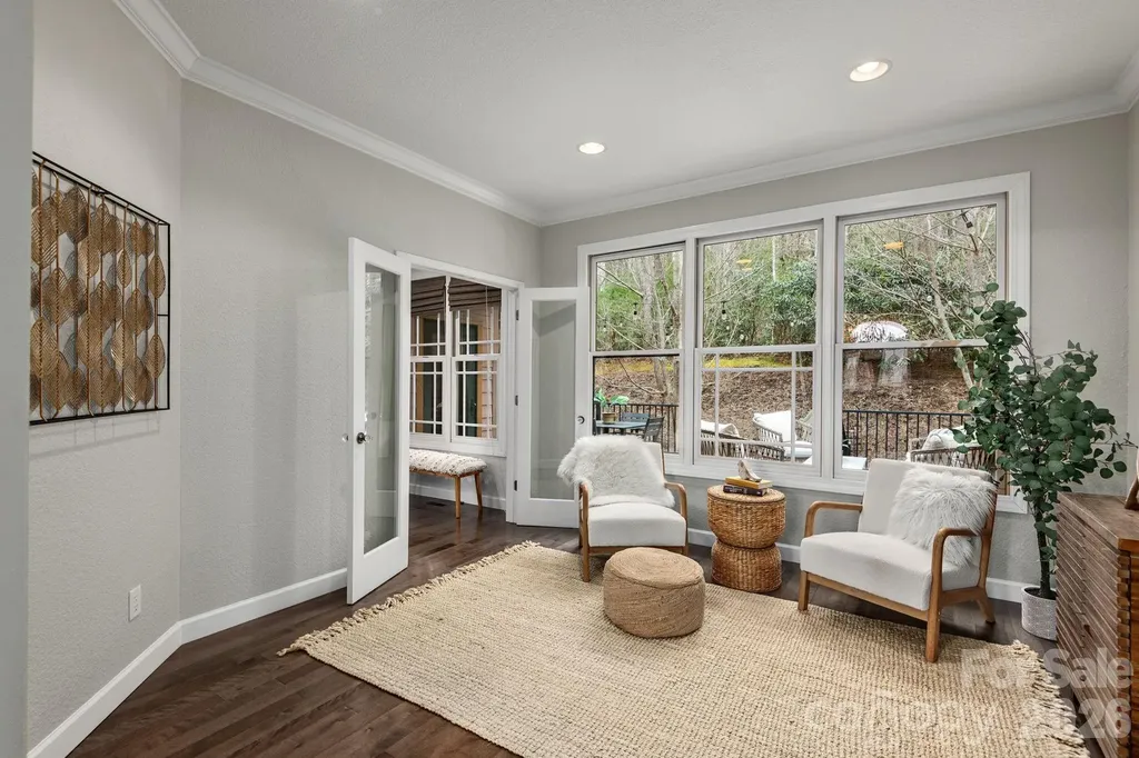86 Oak Hollow Drive Asheville NC 28805