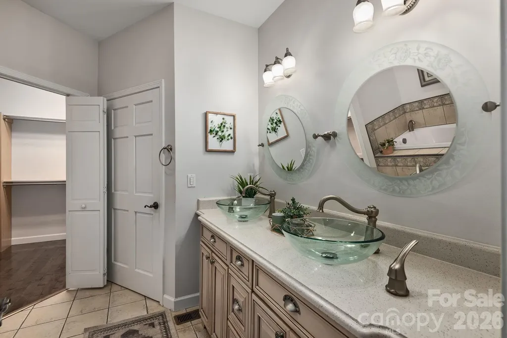 86 Oak Hollow Drive Asheville NC 28805