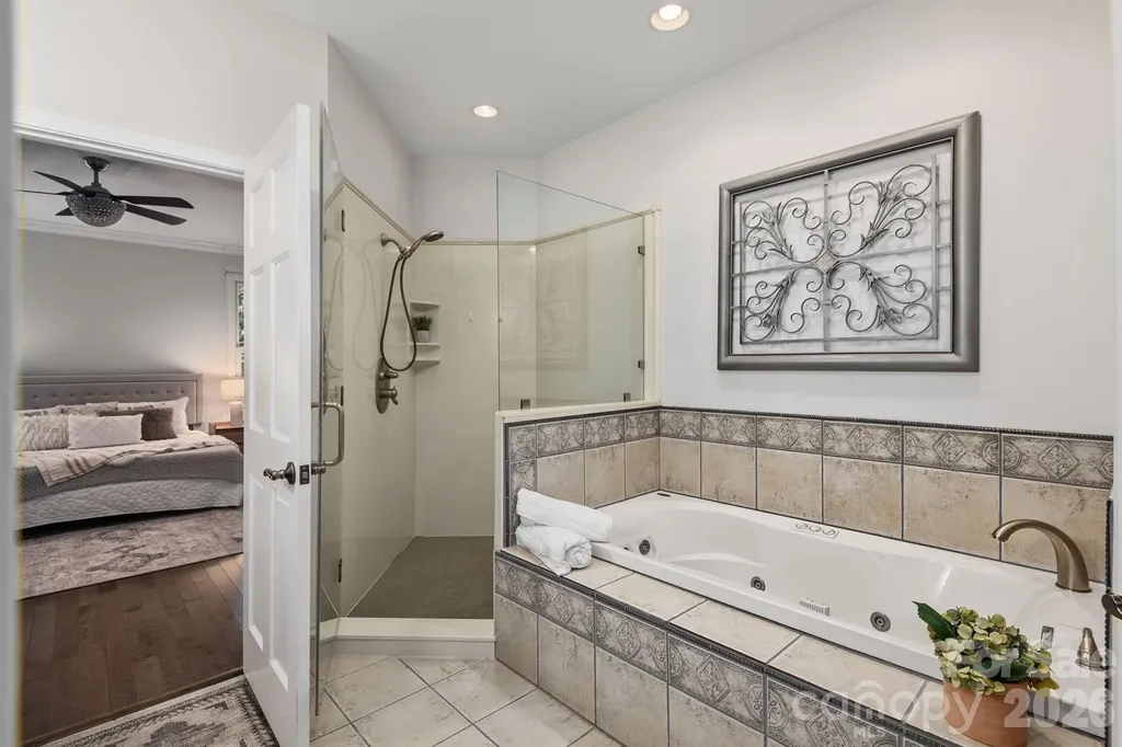 86 Oak Hollow Drive Asheville NC 28805
