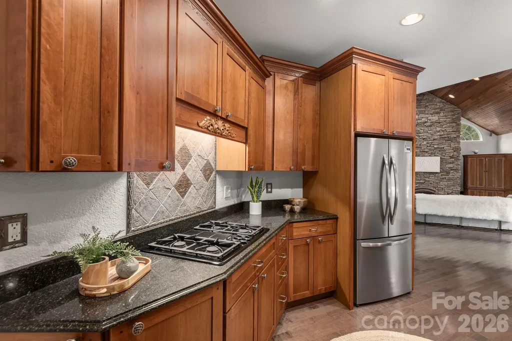 86 Oak Hollow Drive Asheville NC 28805