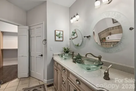 86 Oak Hollow Drive Asheville NC 28805