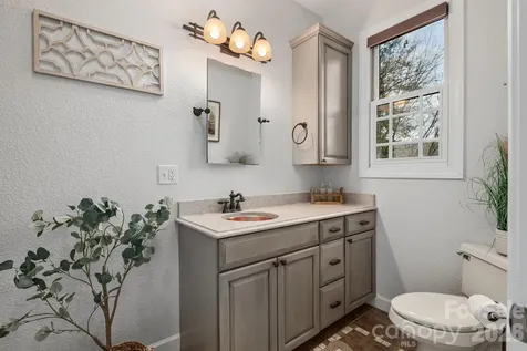86 Oak Hollow Drive Asheville NC 28805