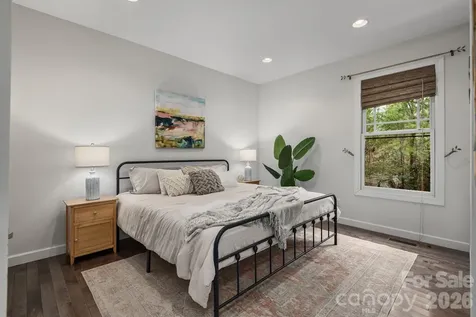 86 Oak Hollow Drive Asheville NC 28805
