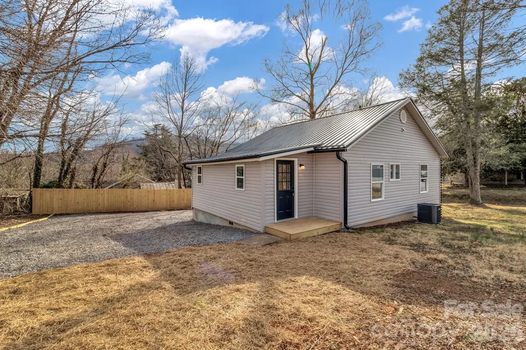 246 Marion Street Marion NC 28752