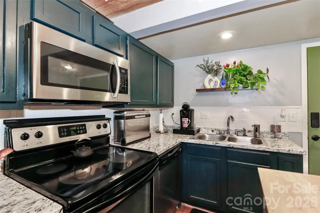 201 S Hoskins Road Charlotte NC 28208