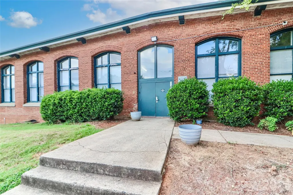 201 S Hoskins Road Charlotte NC 28208