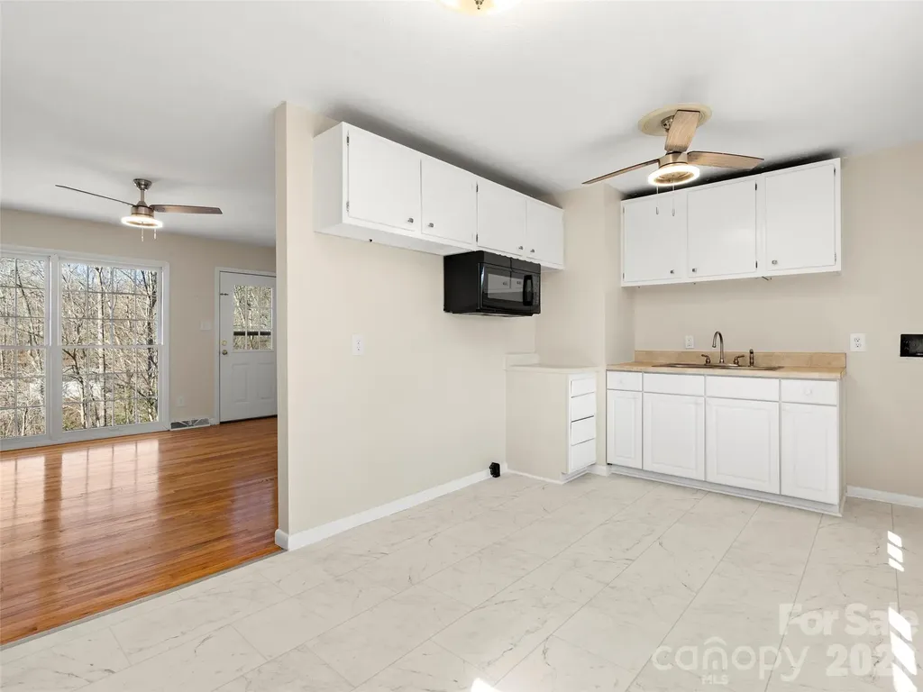 76 Maple Springs Road Asheville NC 28805