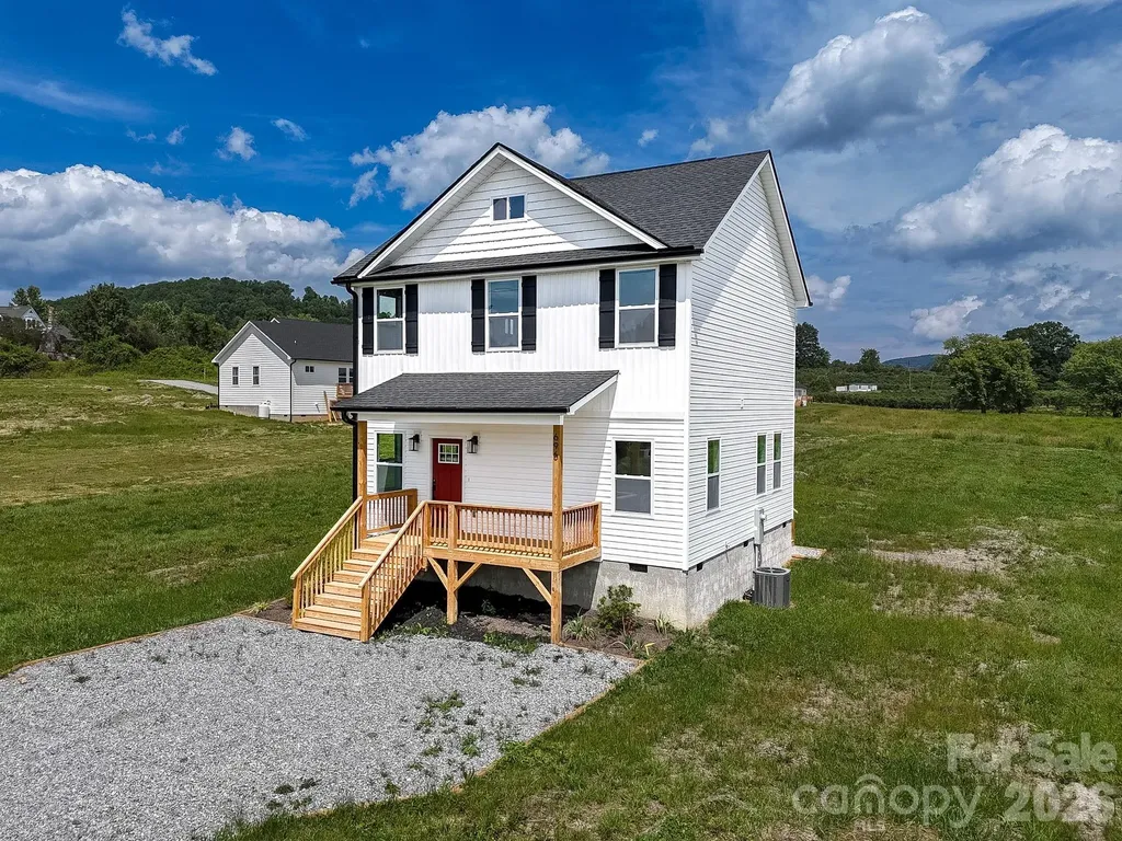 696 Beehive Road Hendersonville NC 28792