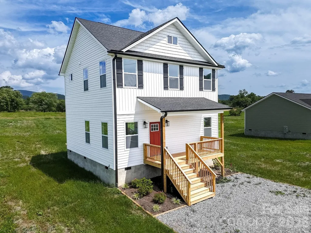 696 Beehive Road Hendersonville NC 28792