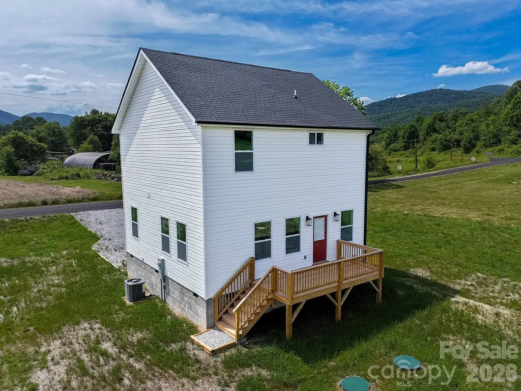696 Beehive Road Hendersonville NC 28792