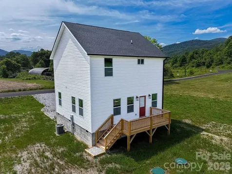 696 Beehive Road Hendersonville NC 28792