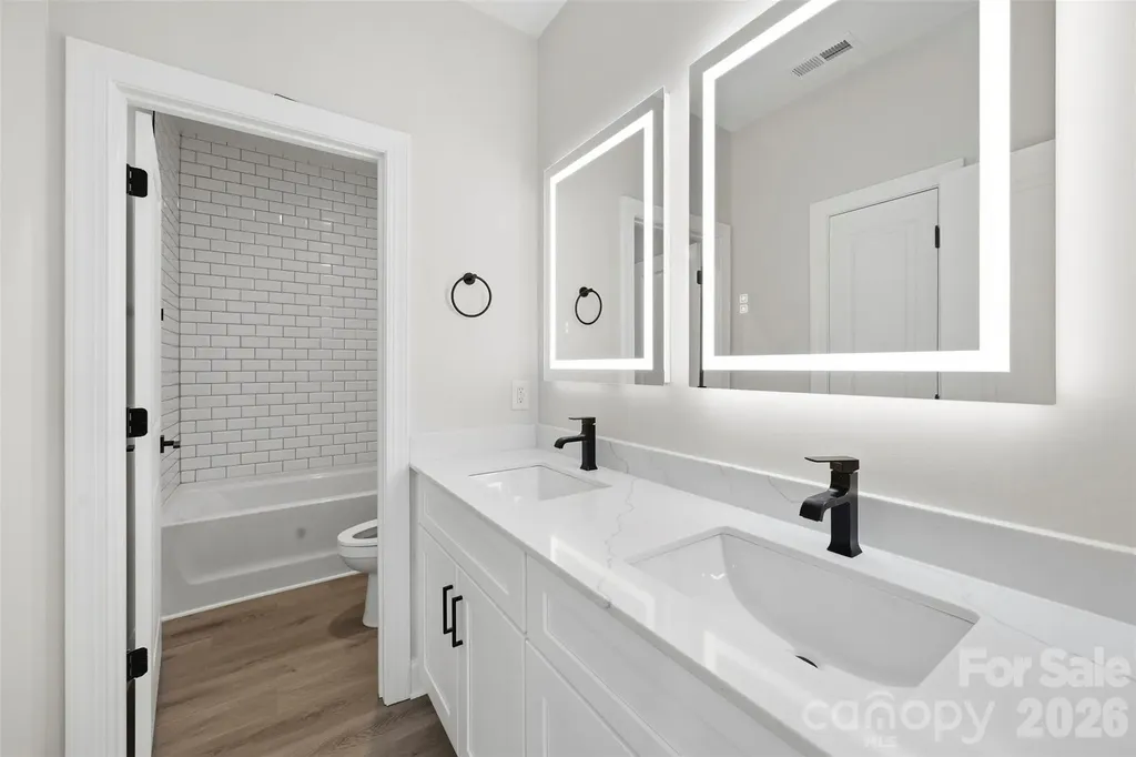 105 N Smallwood Place Charlotte NC 28216