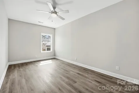 105 N Smallwood Place Charlotte NC 28216