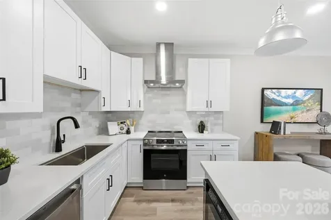 105 N Smallwood Place Charlotte NC 28216