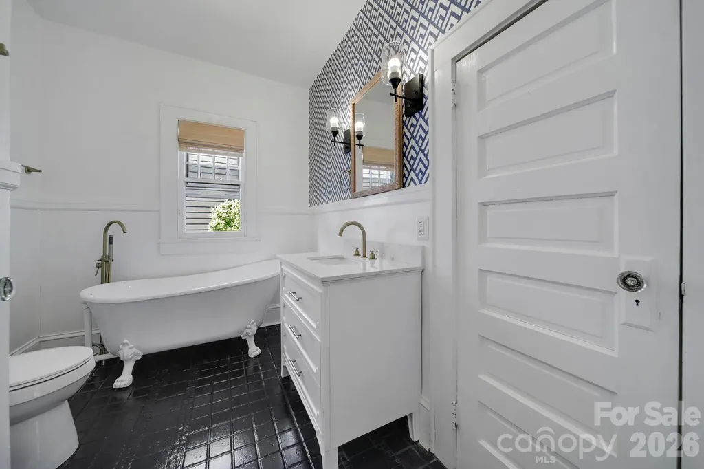 1638 Longfellow Street Charlotte NC 28205