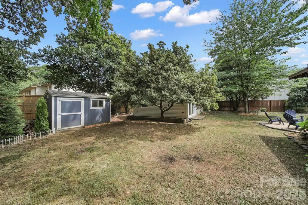 1638 Longfellow Street Charlotte NC 28205