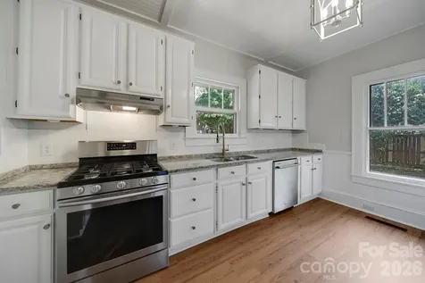 1638 Longfellow Street Charlotte NC 28205