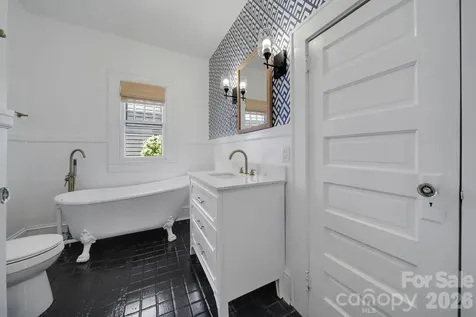 1638 Longfellow Street Charlotte NC 28205