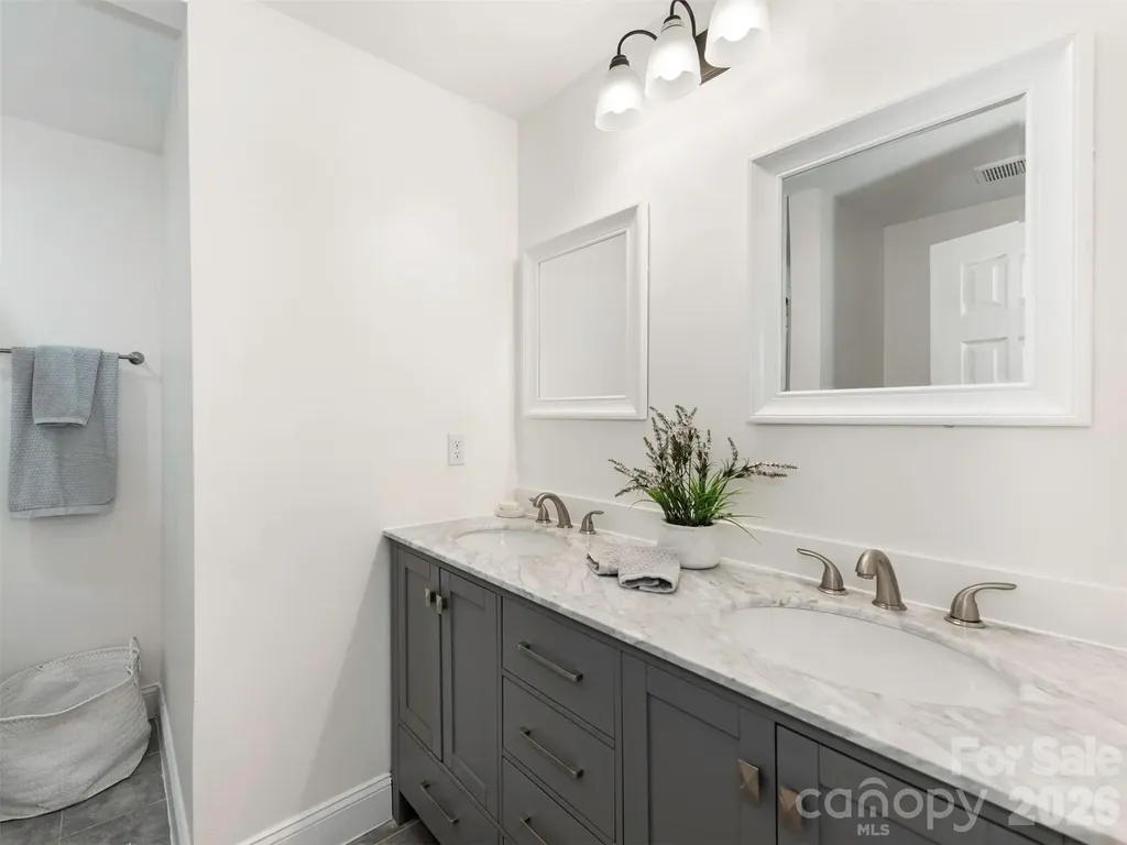 4014 Fieldcrest Road Charlotte NC 28217