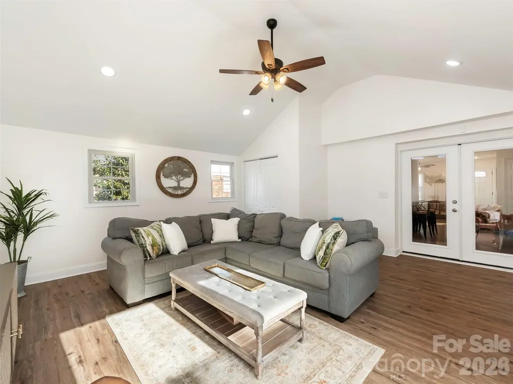 4014 Fieldcrest Road Charlotte NC 28217