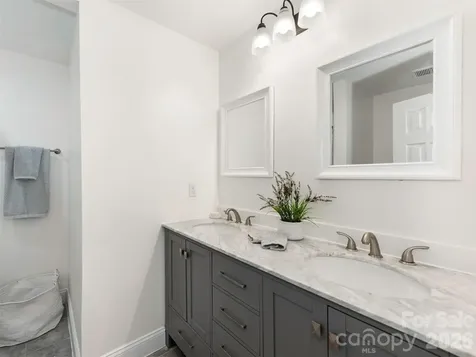 4014 Fieldcrest Road Charlotte NC 28217