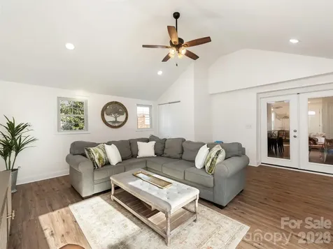 4014 Fieldcrest Road Charlotte NC 28217
