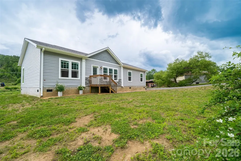306 Burnsville School Road Burnsville NC 28714