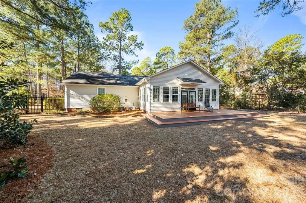7980 Glasgow Drive Laurinburg NC 28352