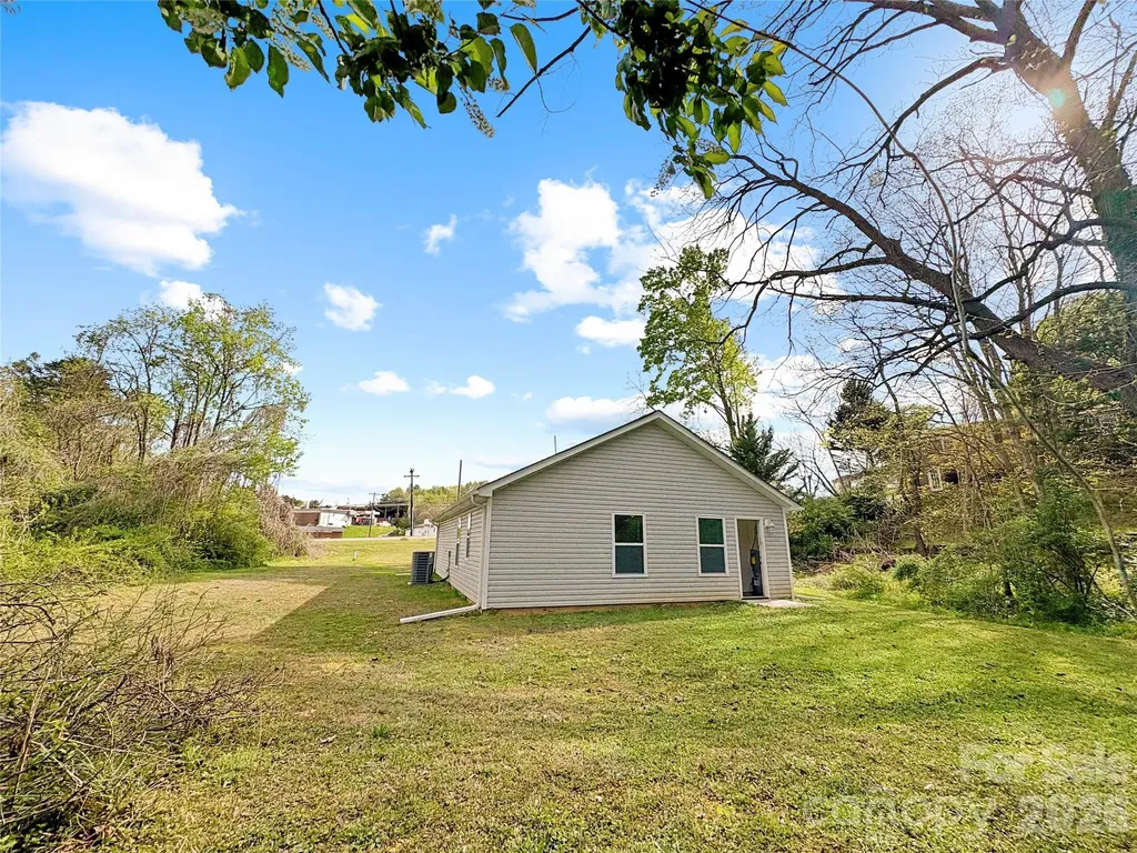 1096 12th Avenue NW Hickory NC 28601