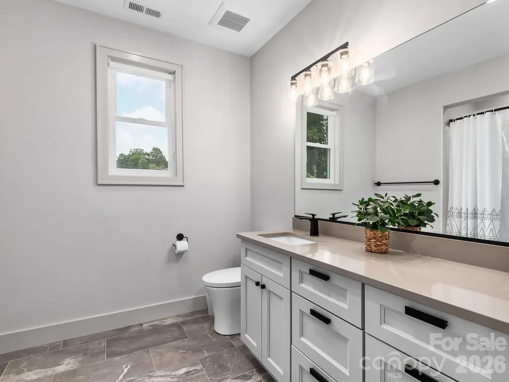 7 Copper Mill Court Candler NC 28715