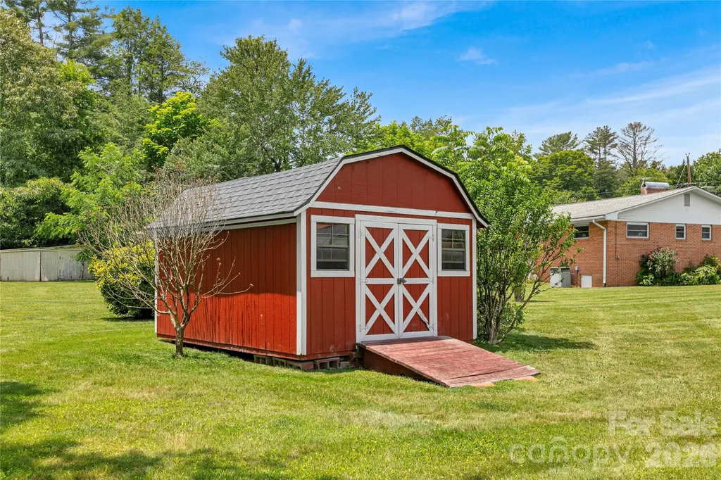 112 Allison Road Brevard NC 28712