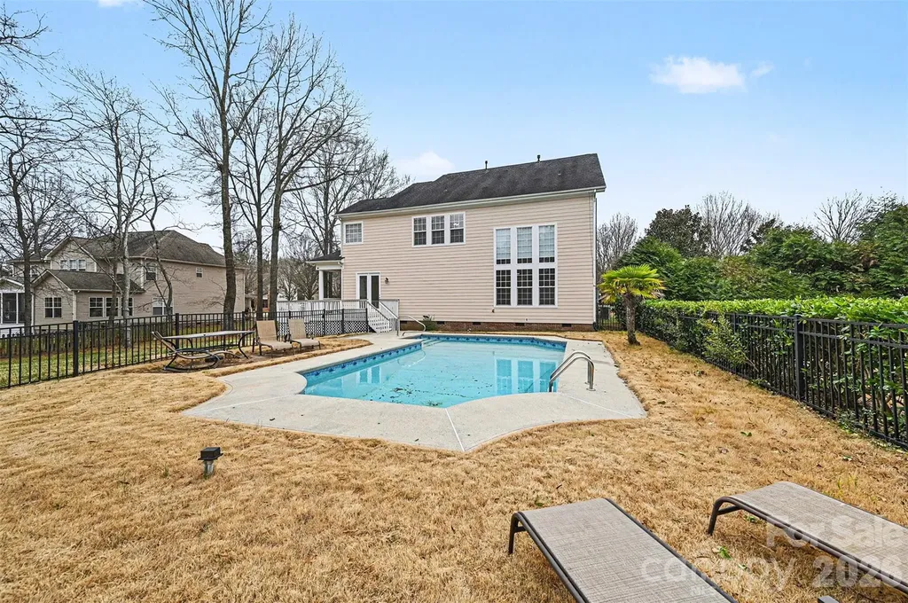 1305 Linden Glen Drive Matthews NC 28104