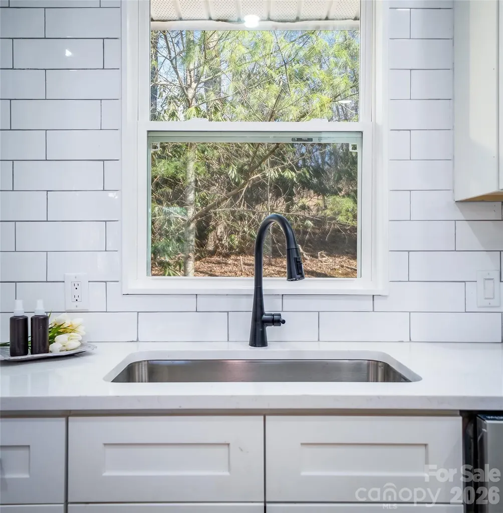 11 Twin Lakes Drive Fletcher NC 28732