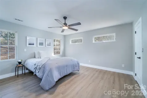 11 Twin Lakes Drive Fletcher NC 28732