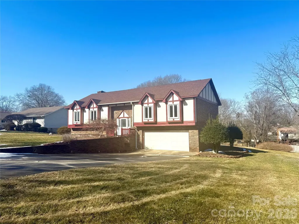 1015 36th Avenue Court NE Hickory NC 28601