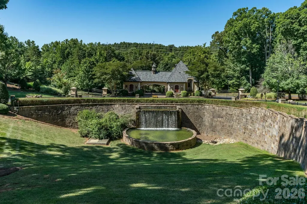 5016 Hermitage Court Belmont NC 28012