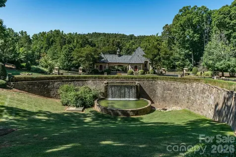 5016 Hermitage Court Belmont NC 28012