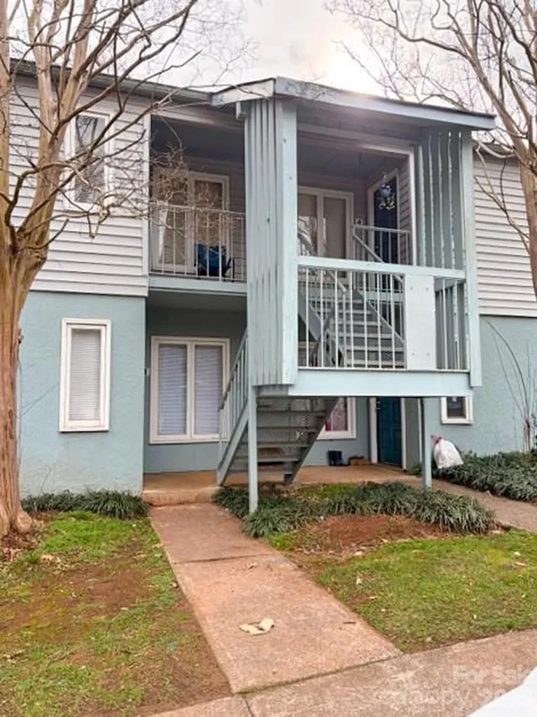 1903 Beechtree Court Charlotte NC 28210