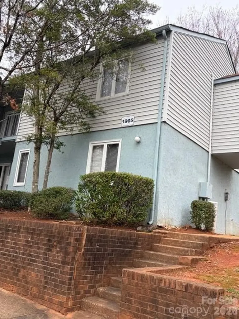 1903 Beechtree Court Charlotte NC 28210