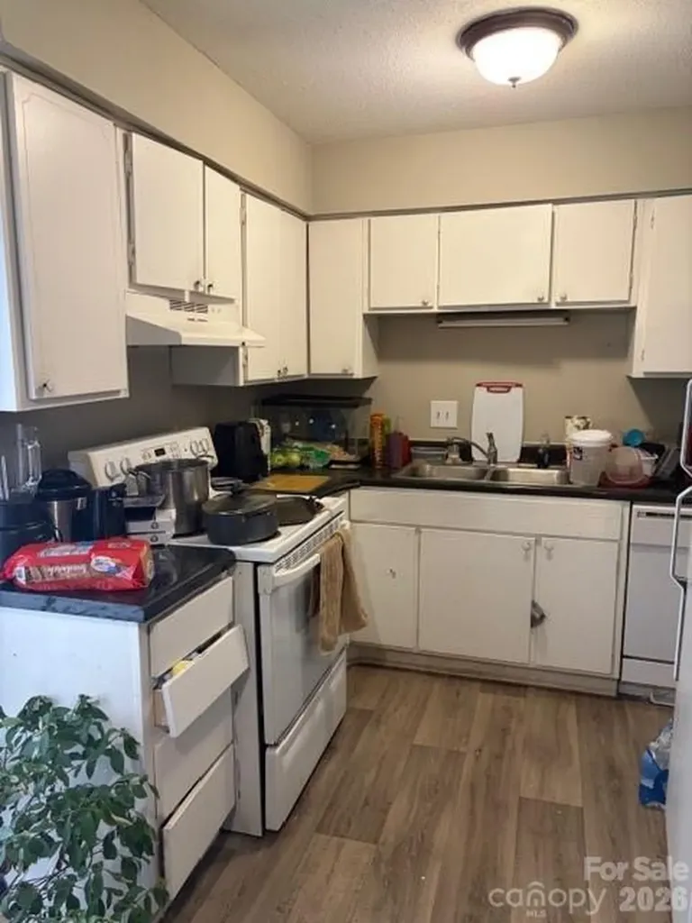 1903 Beechtree Court Charlotte NC 28210