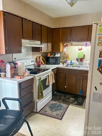 1903 Beechtree Court Charlotte NC 28210