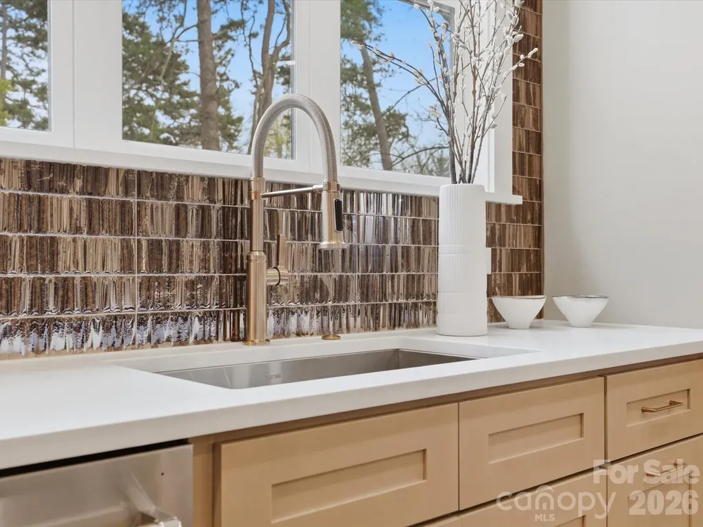 431 W Peterson Drive Charlotte NC 28203