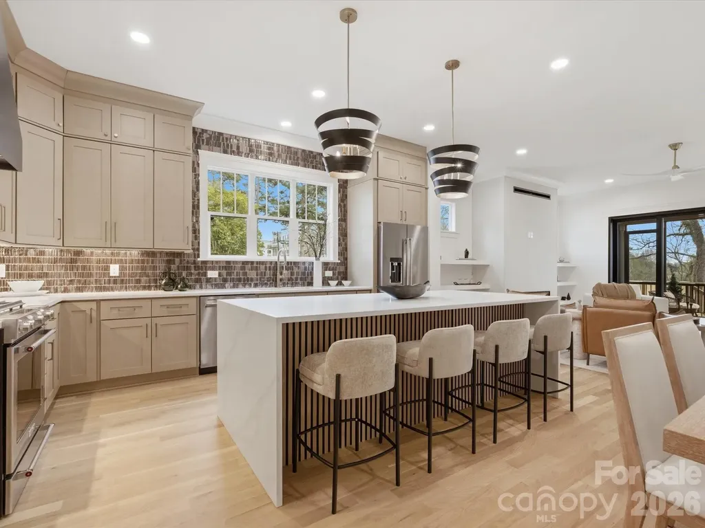 431 W Peterson Drive Charlotte NC 28217