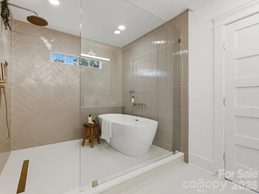 431 W Peterson Drive Charlotte NC 28217
