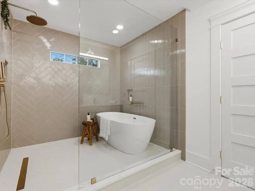 431 W Peterson Drive Charlotte NC 28203