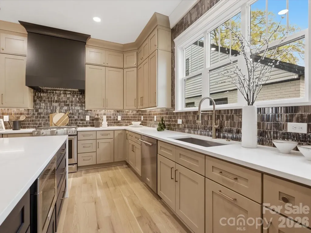 431 W Peterson Drive Charlotte NC 28217