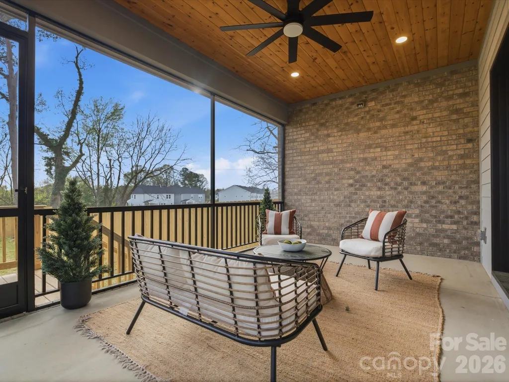 431 W Peterson Drive Charlotte NC 28217