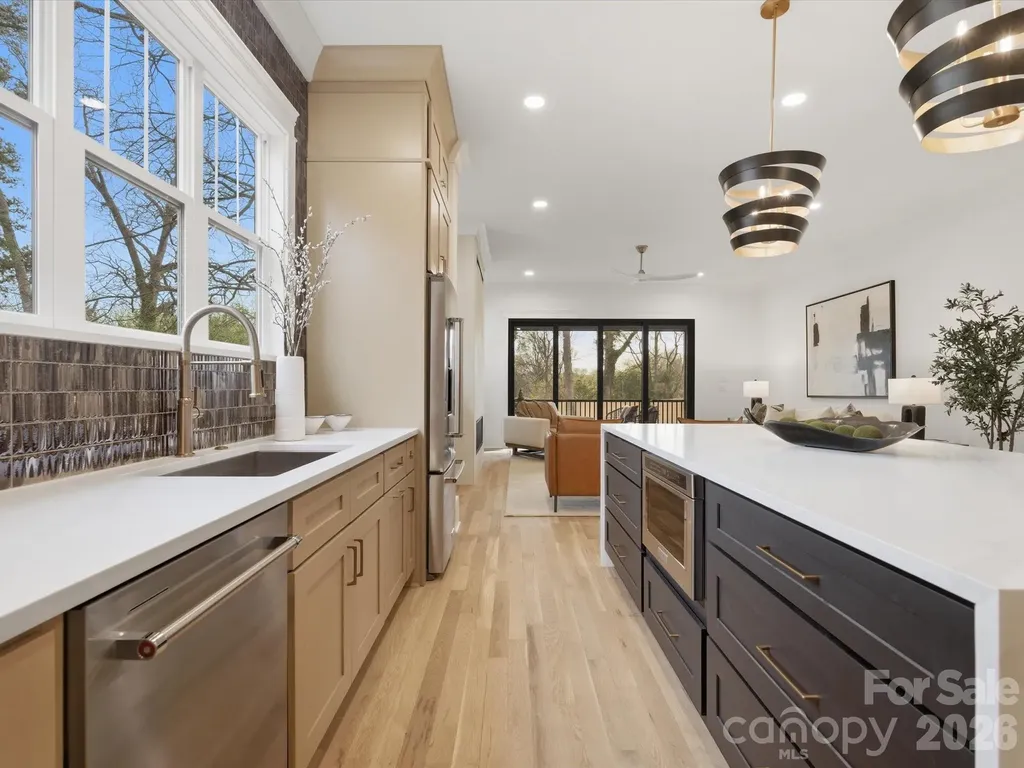 431 W Peterson Drive Charlotte NC 28217