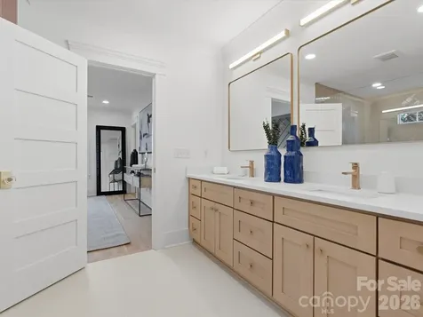 431 W Peterson Drive Charlotte NC 28203